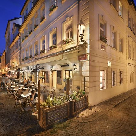 Hotel At The Golden Scissors Praga Exterior foto